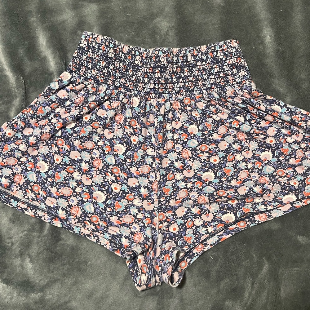 Soft floral flowy shorts